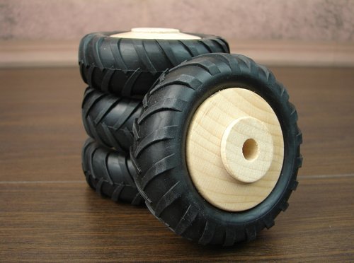 Holzrad mit Traktor-Profilgummi Ø 80mm