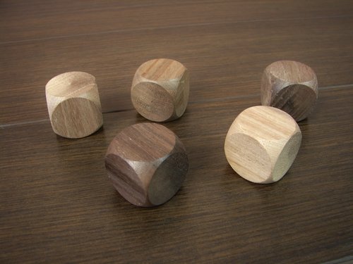 5 Holzwürfel Nussbaum 30 x 30 mm