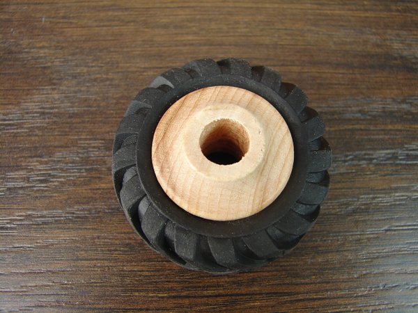 Holzrad mit Dragster-Profilgummi Ø 43 mm