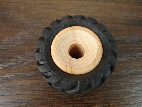 Holzrad mit Dragster-Profilgummi Ø 43 mm