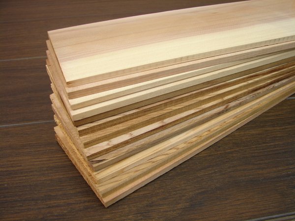 1kg Bastelholz Western Red Cedar 360-400 x 90 x 9 mm